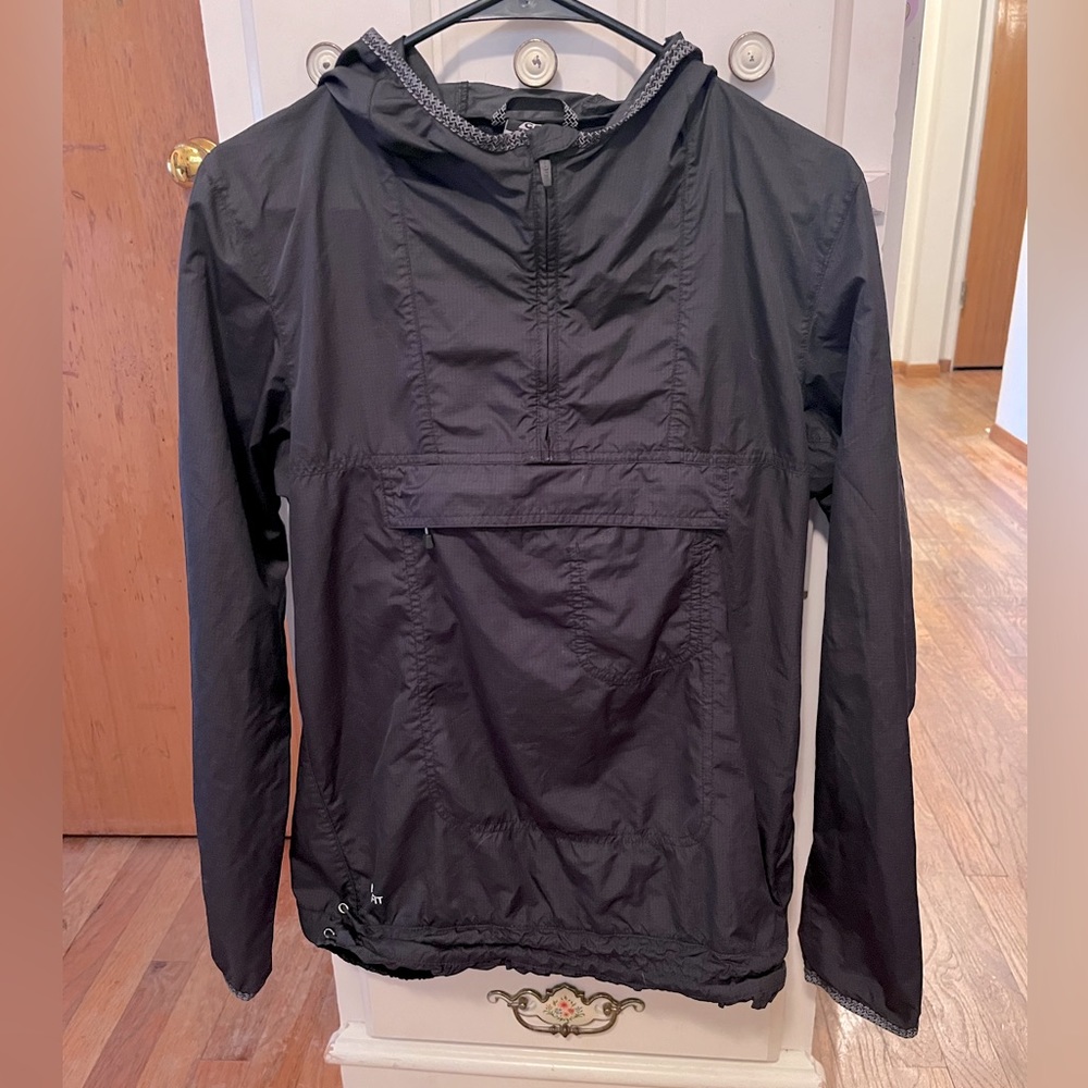 acg windbreaker
